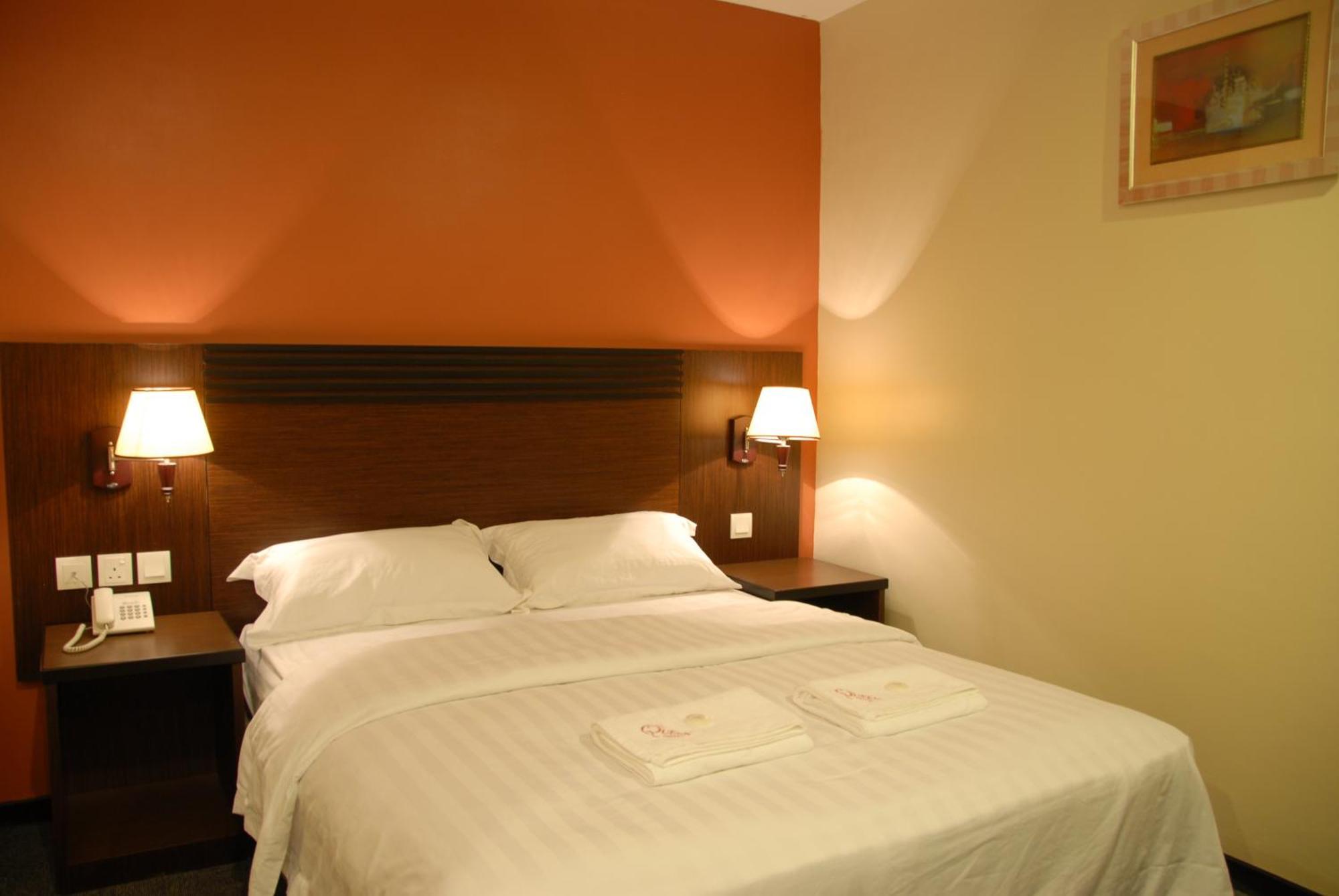 Queen Hotel Keningau Exterior photo